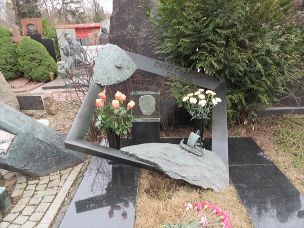 064-Памятник Юрию Сенкевичу